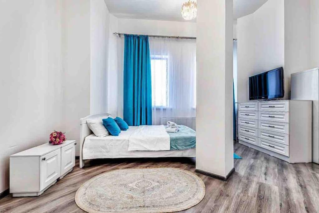Ferienwohnung Уютная Квартира С Террасой В Сердце Столицы Taldykol Exterior foto