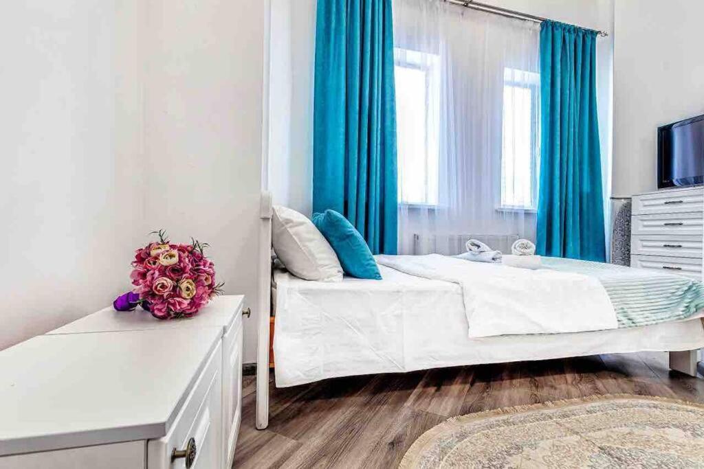 Ferienwohnung Уютная Квартира С Террасой В Сердце Столицы Taldykol Exterior foto